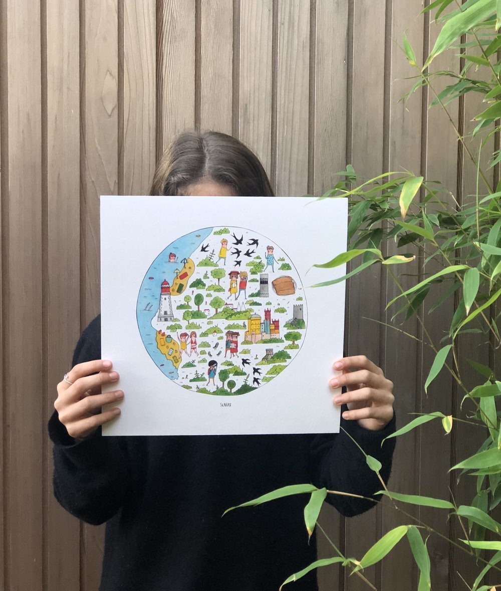 personne présentant un dessin de The New Voyager